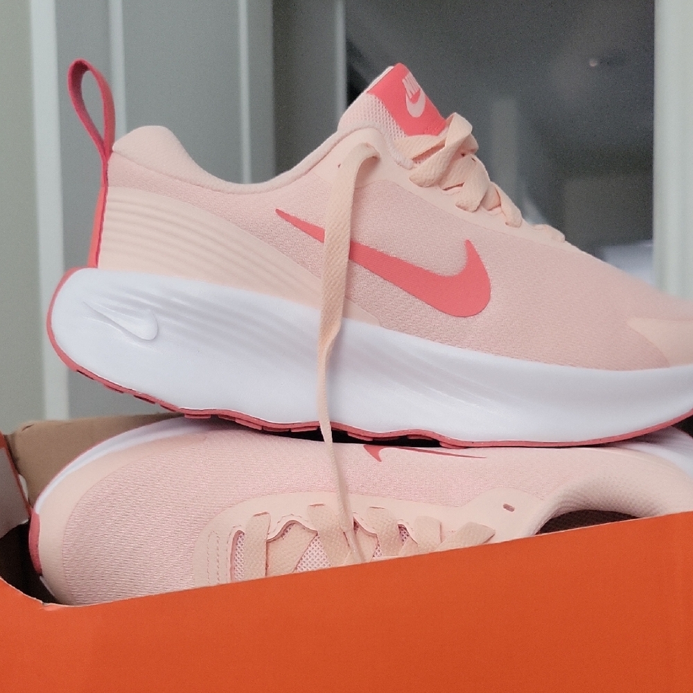 Nike Women's Peach Athletic Sneakers